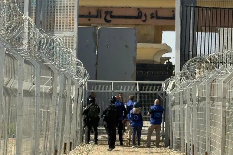 "حماية" فرض القيود وانتهاج سياسة الابتزاز على معبر رفح صورة من صور العقاب الجماعي للغزيين الذين يعيشون ظروف كارثية بفعل حرب الإبادة والإغلاق الشامل