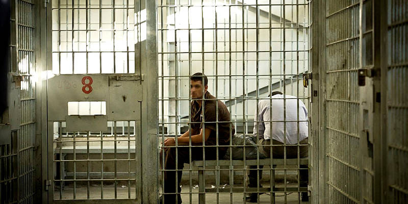 " حماية" يطالب بتشكيل لجنة تحقيق بشأن مشاهد الاعتداء على الأسرى الفلسطينيين