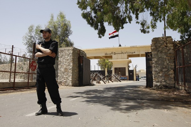 مركز  حماية يطالب السلطات المصرية بفتح معبر رفح أمام المسافرين فورا