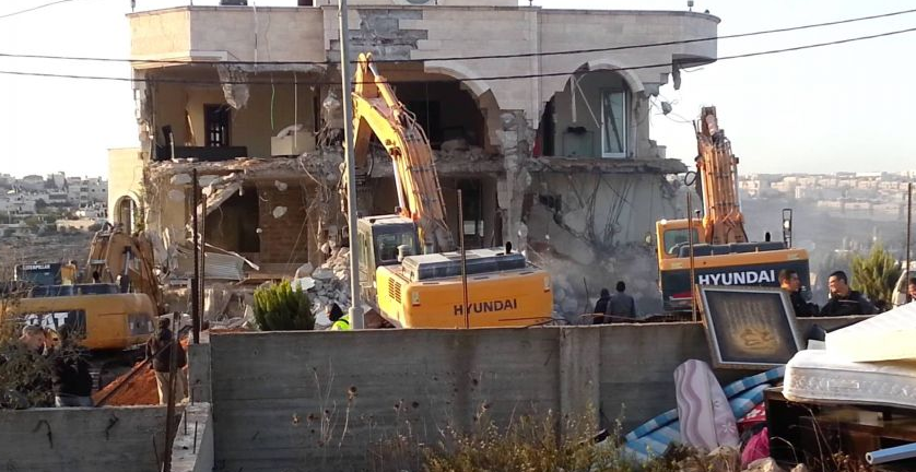 في إطار تنفيذها لسياسة العقاب الجماعي في الأراضي الفلسطينية المحتلة سلطات الاحتلال ترتكب المزيد من الجرائم ضد الفلسطينيين، تمهيداً  لتنفيذ مخططات الضم