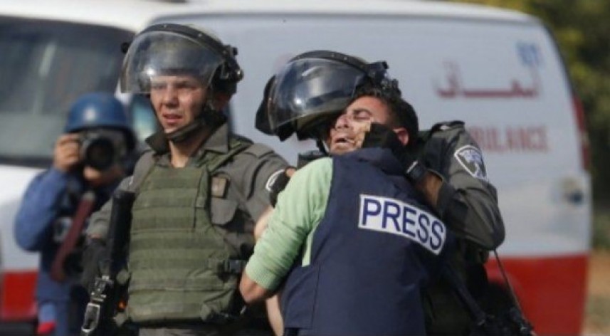 "حماية" في اليوم العالمي للتضامن مع الصحفي الفلسطيني يطالب بتوفير الحماية للصحفيين الفلسطينيين