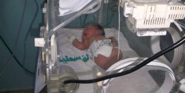 حماية/ حديثو الولادة "الخدج" يموتون في مستشفيات القطاع بسبب نقص الأدوية