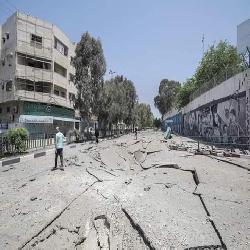 قوات الاحتلال تواصل جرائمها بحق المدنيين بقطاع غزة وتكثف استهداف المنازل السكنية، مركز حماية يجدد مطالبته للمجتمع الدولي بالتحرك العاجل لحماية المدنيين ووقف العدوان.