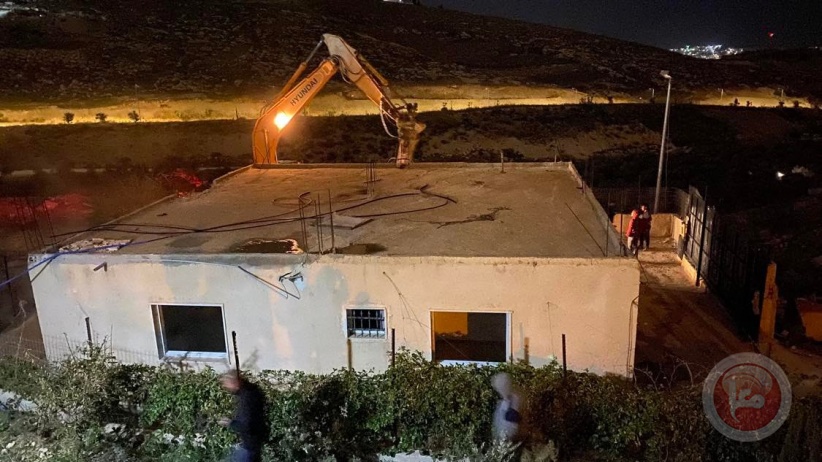"حماية" سلطات الاحتلال  تجبر مقدسياً على هدم منزله ذاتياً في تحدٍ جديد للإرادة الدولية